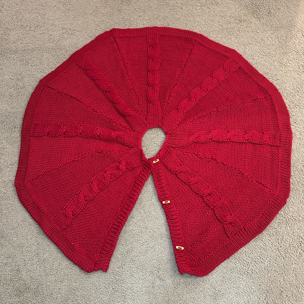 Christmas Tree Base Cover Floor Decorative Yarn  Red  Used 21.5”